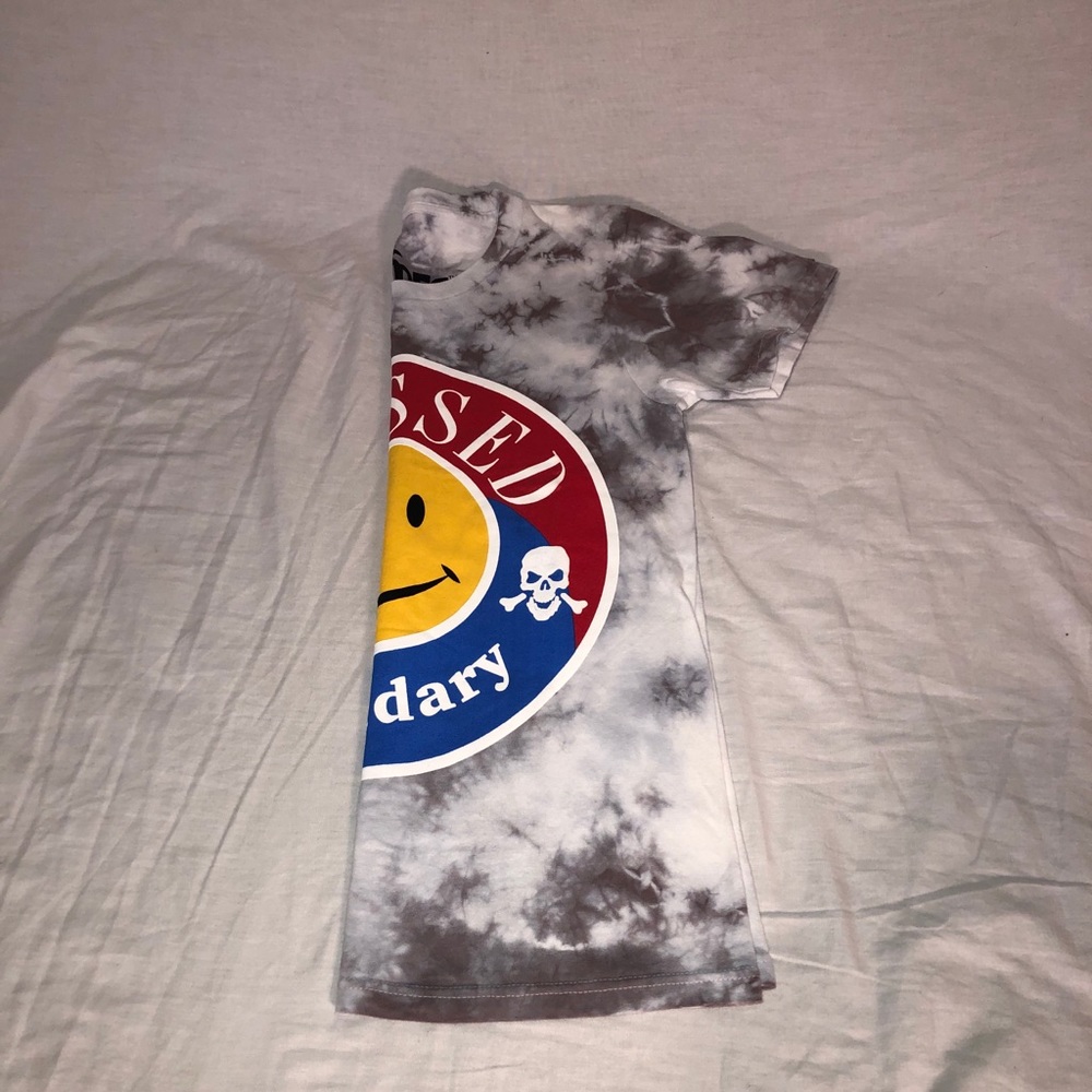 NWOT Men’s Vibes Blessed Legendary Smile Shirt - Picture 4 of 4